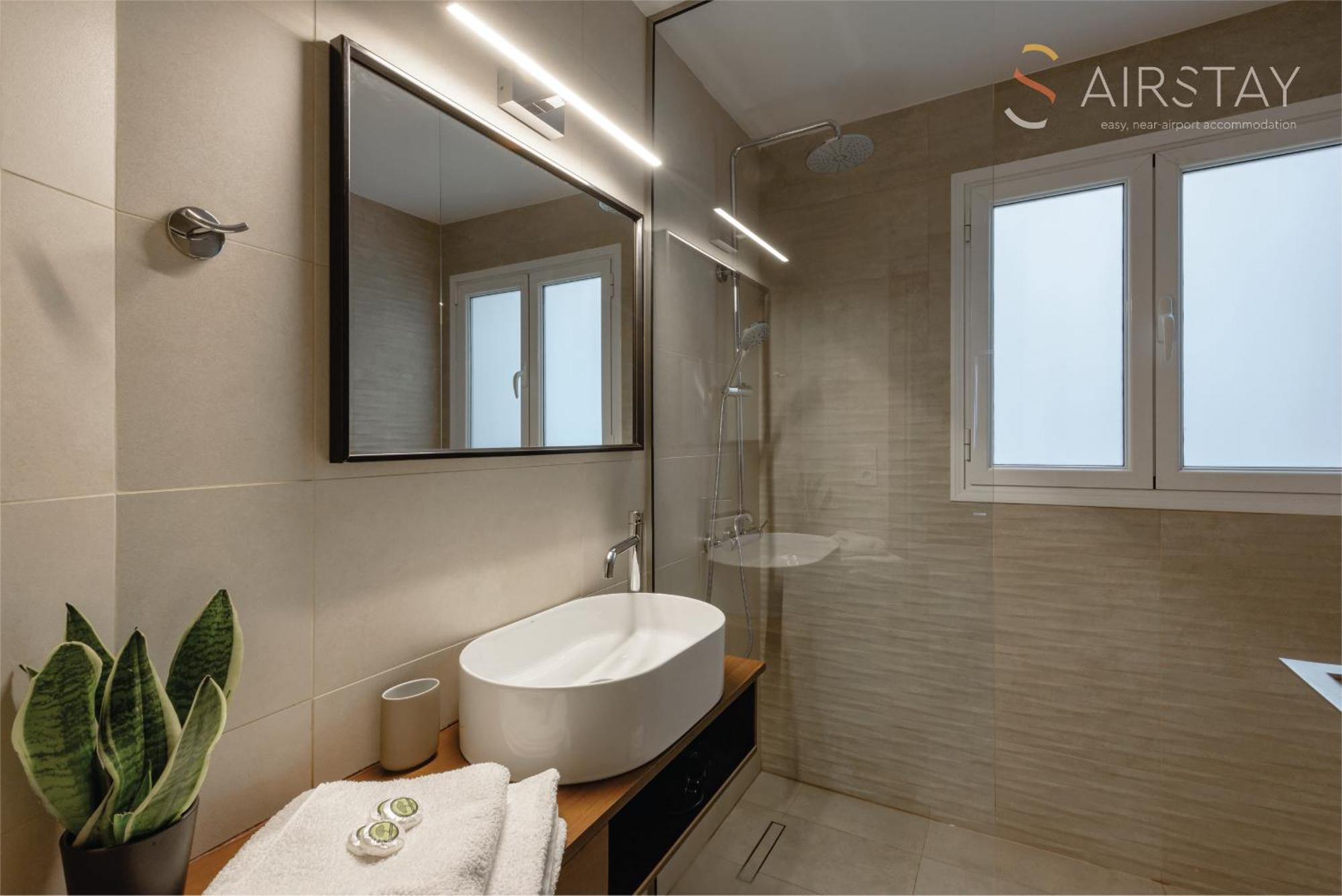 Akali Apartment Airport By Airstay Spáta Eksteriør billede